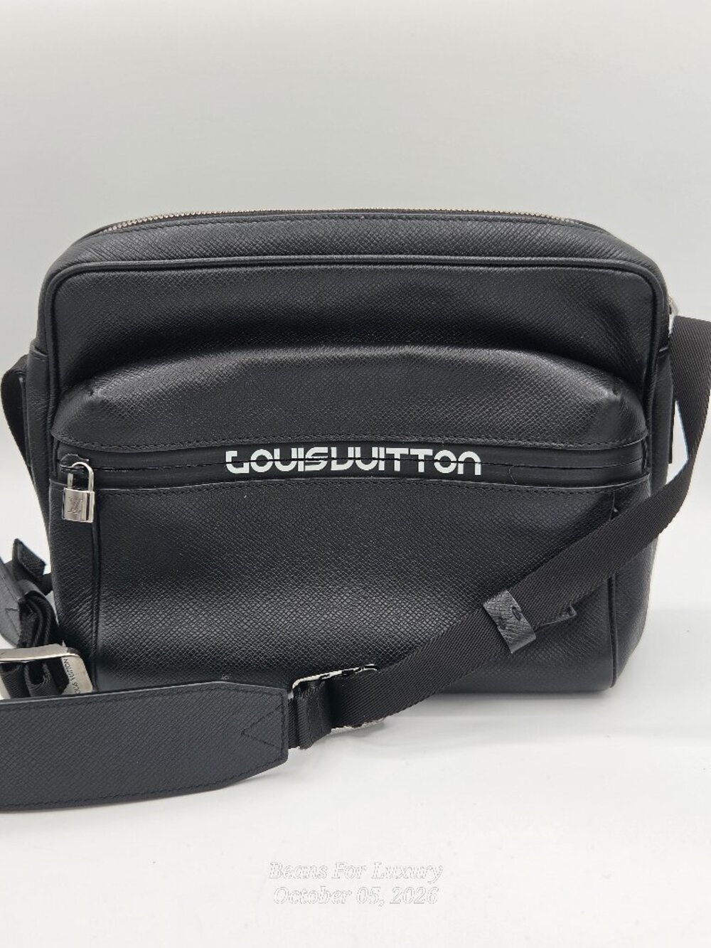 Louis Vuitton Outdoor Messenger PM Black Taiga | Authentic